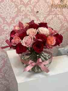 50 Roses In Clear Glass Bowl Vase - Image 2